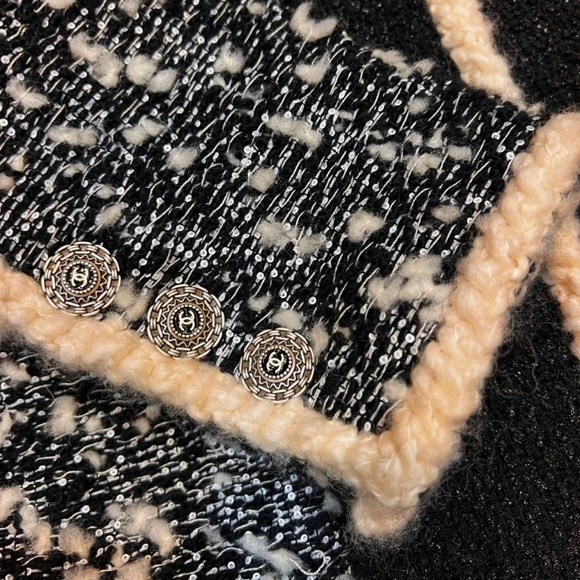 Chanel Jacket - Picture 6 of 7